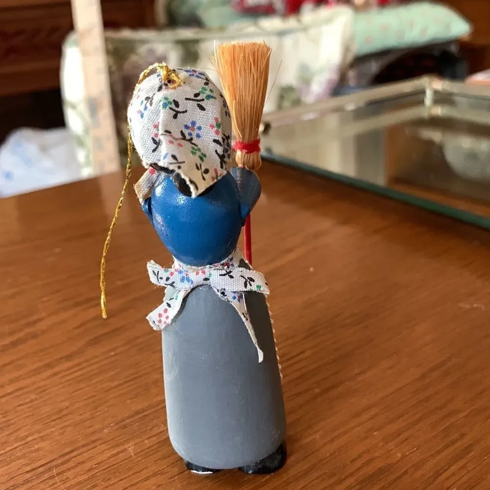 Vtg lady with a straw broom wooden Christmas‎ tree ornament